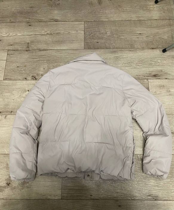 Весенняя легкая белая курточка короткая