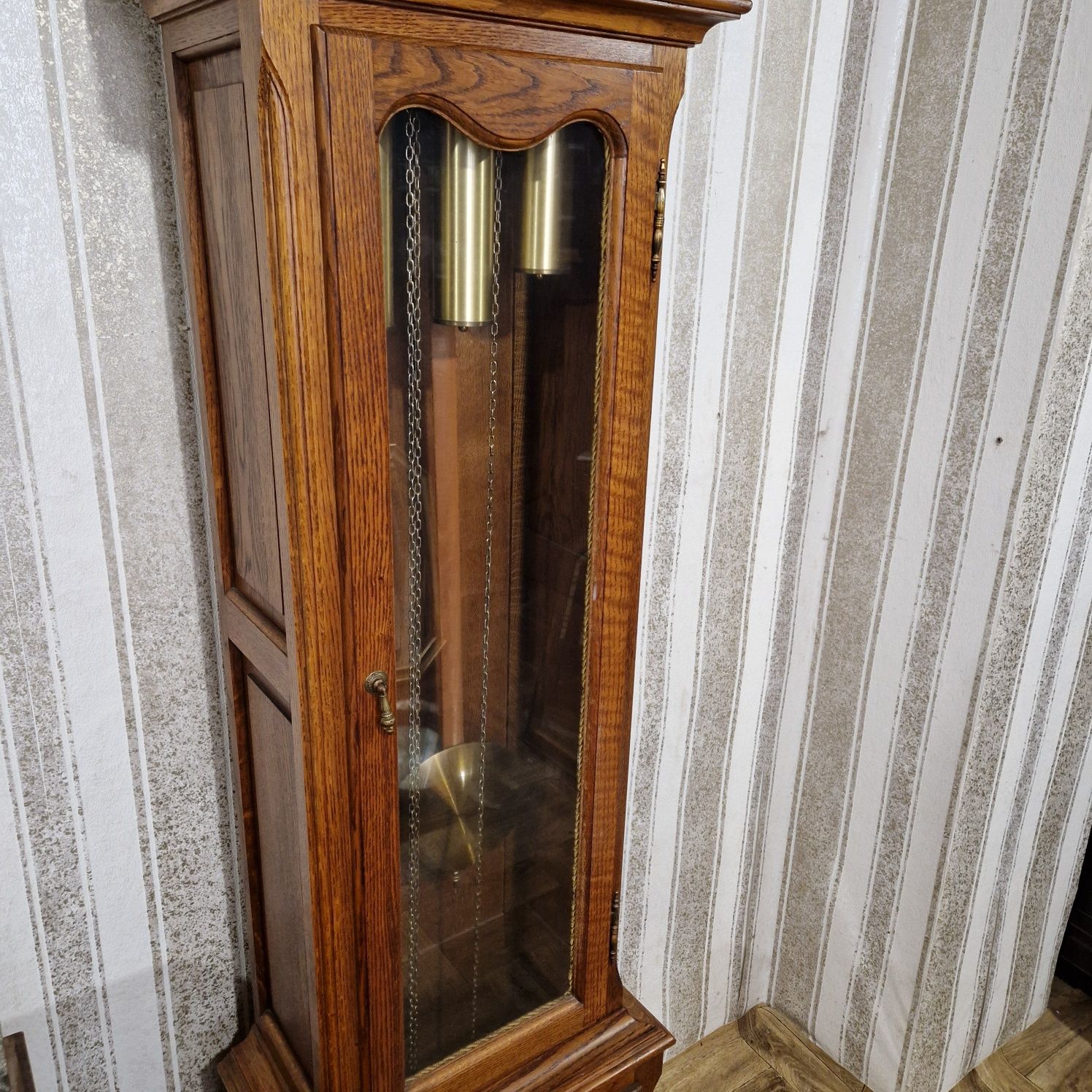 Piękny dębowy zegar stojący w  stylu ludwikowskim