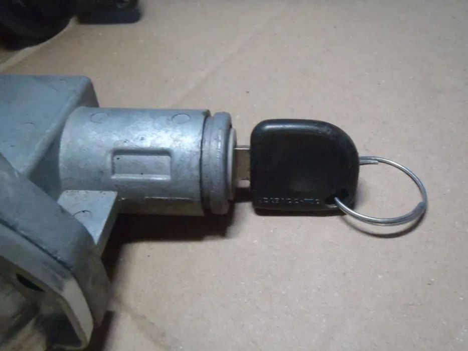 stacyjka kluczyk żuk lublin nysa 126p polonez 125p duży maluch NÓWKI