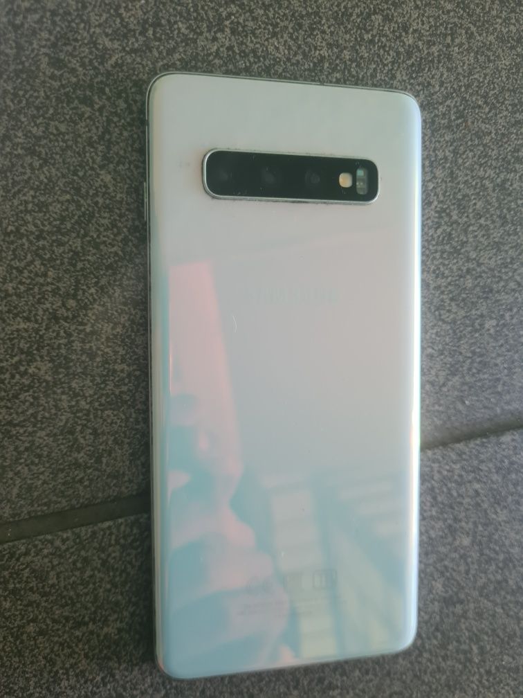 Samsung s10 є тріщини але екран не постраждав на 2 сім