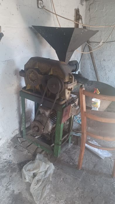 Продам олійницю( маслопрес холодного віджиму)