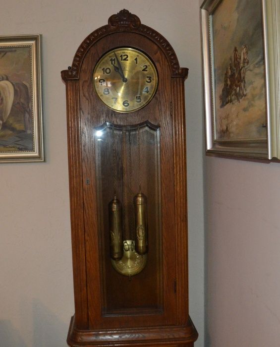 stary stojący zegar Gustaw Becker
