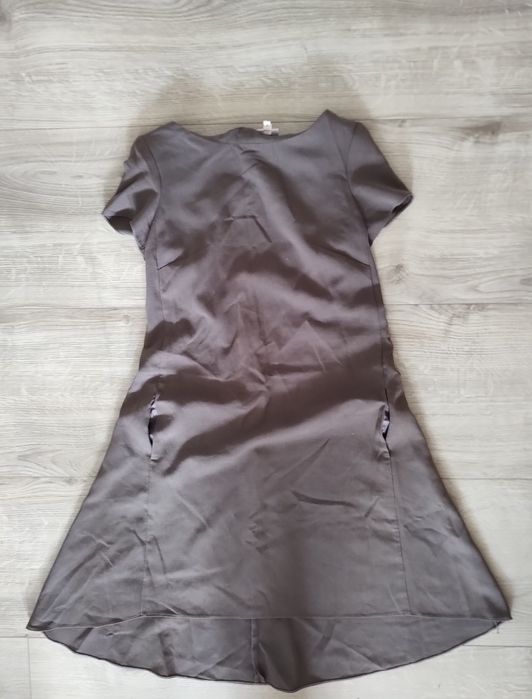 Sukienka khaki Bee Collection asymetryczna, rozmiar 36, z krótkim ręka
