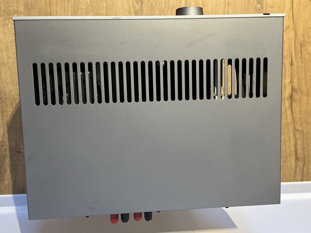 Arcam FMJ A38 srebrny