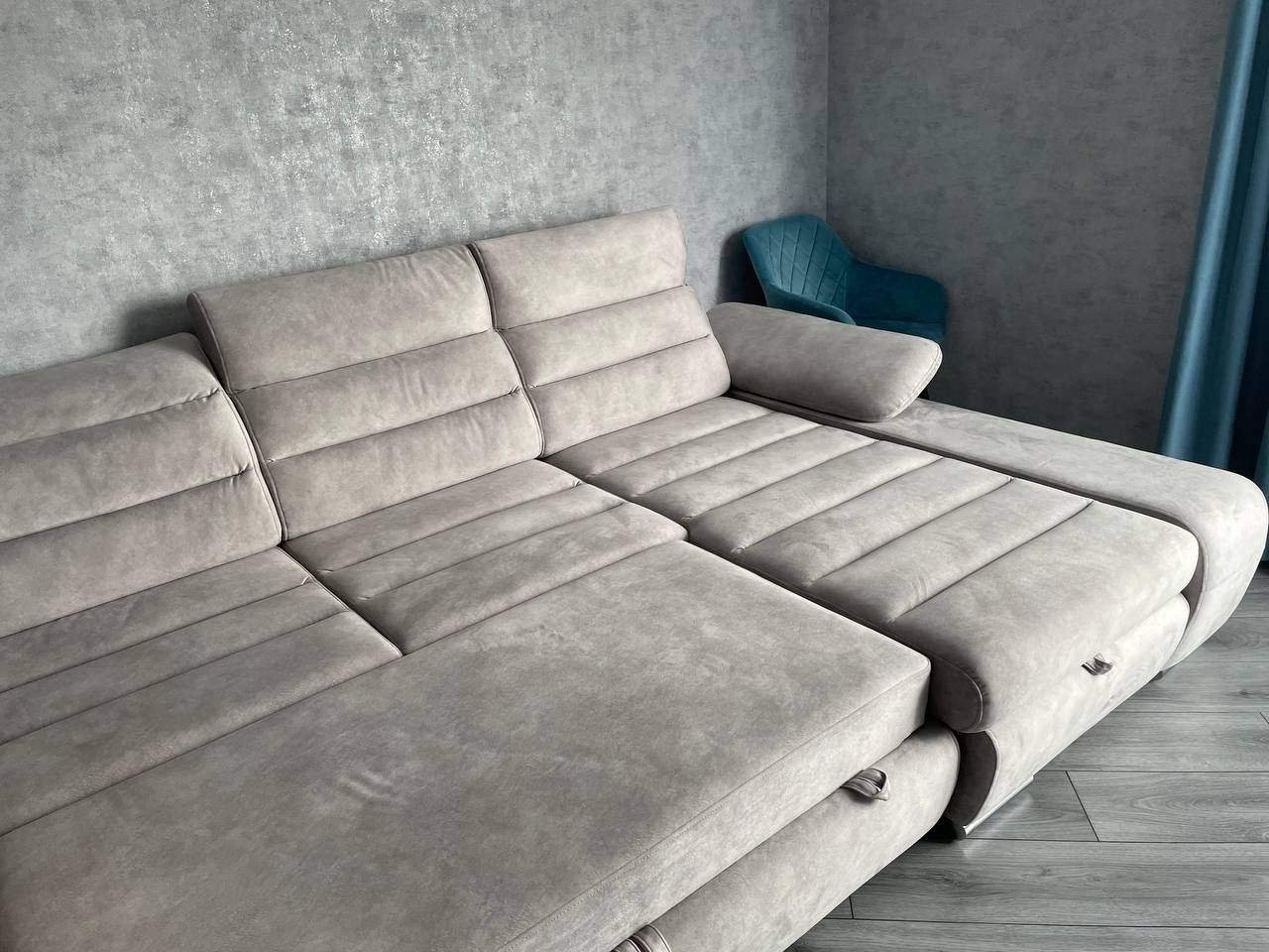 Розкладний диван у вітальню