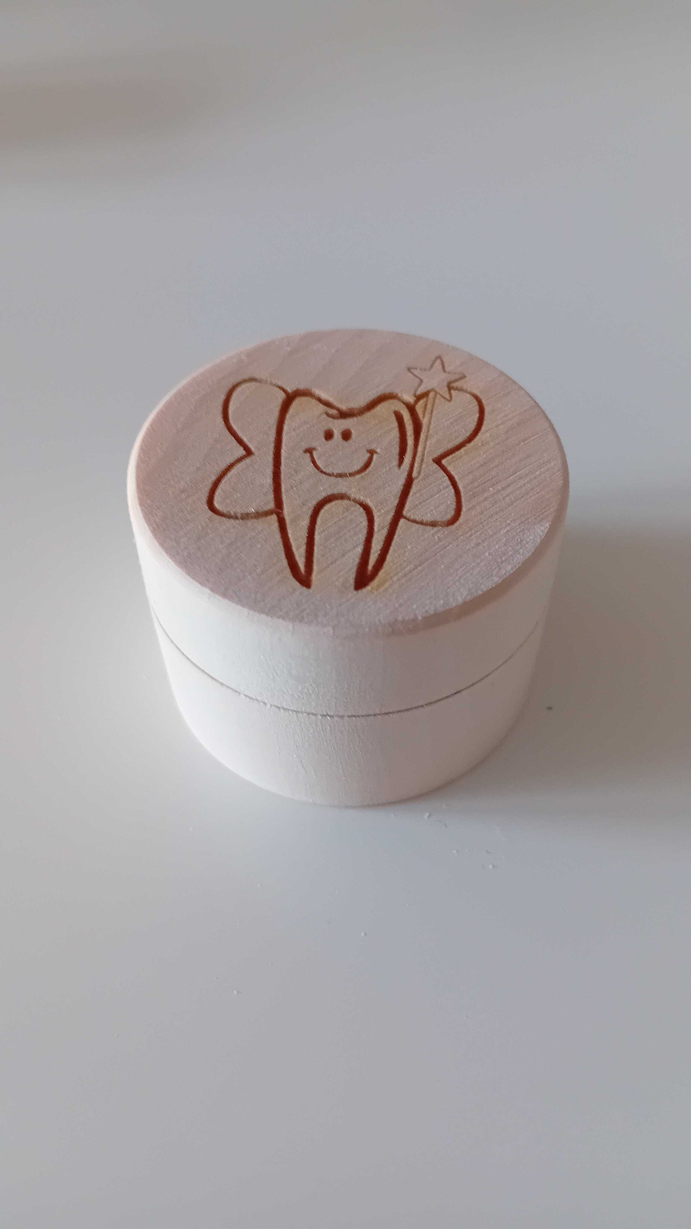 Drewniane pudełko na ząbek