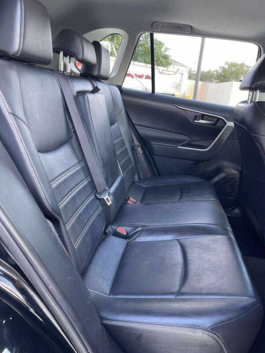 Toyota RAV4      2020