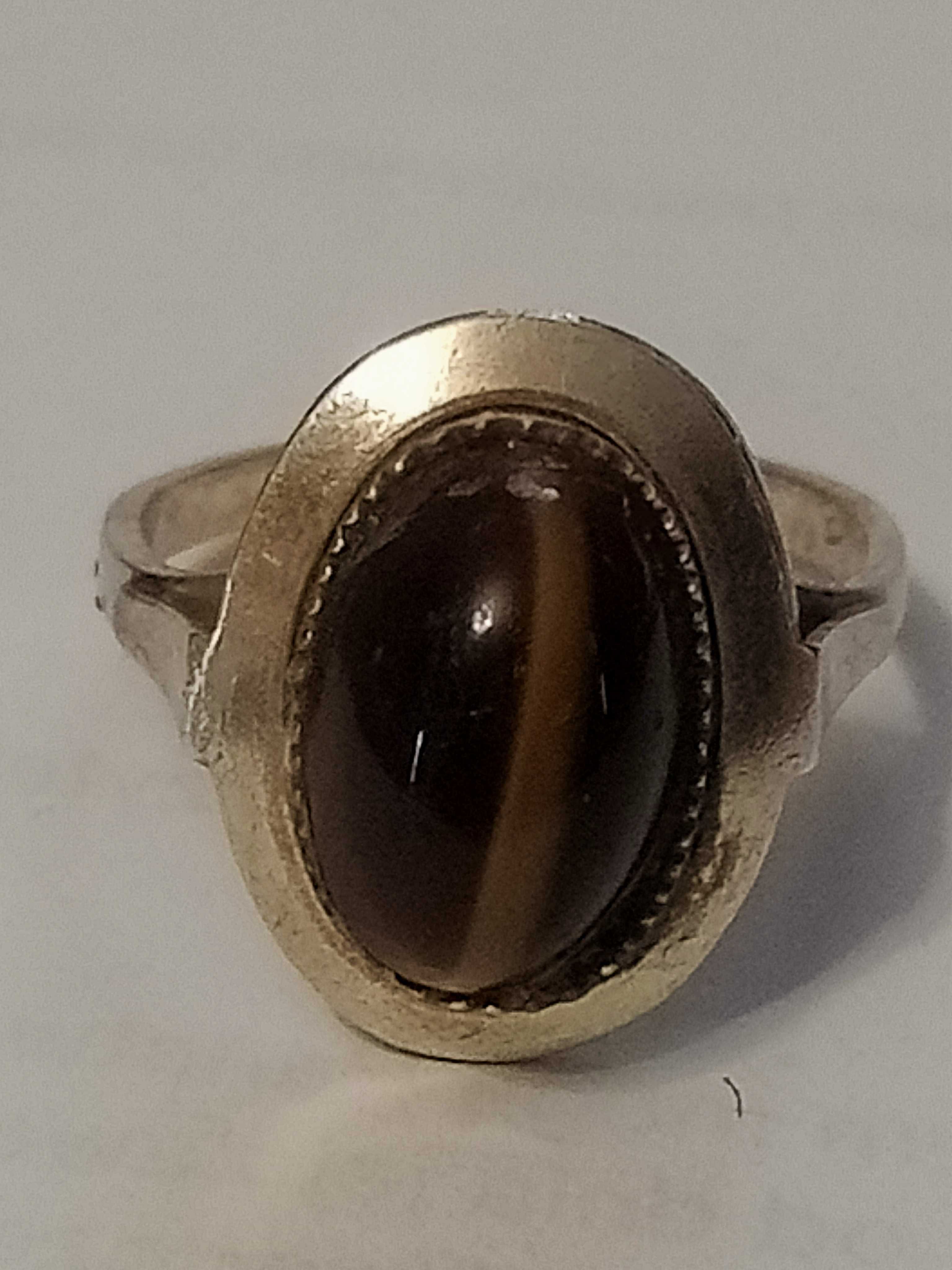 Piękny srebrny pierścionek pr.925