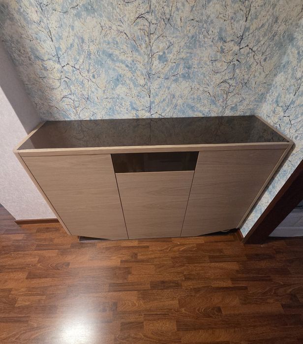 Aparador ou movel de haal em carvalho  e castanho