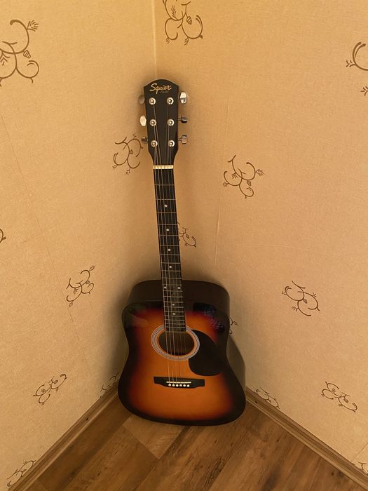 Гитара Fender Squier SA-150, с чехлом.