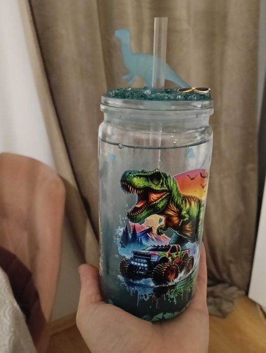 Kubek dinozaur świecący w ciemności