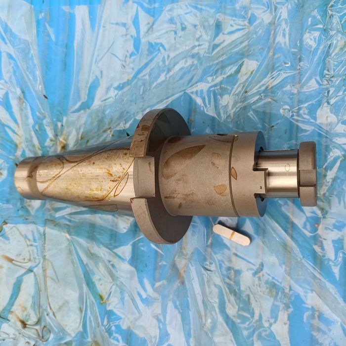 Trzpień frezarki  zabierakowy z uchwytem