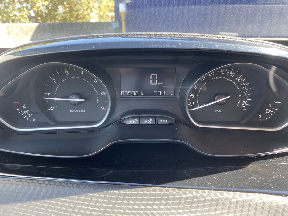 Peugeot 208 Puretech style 1.2 82cv