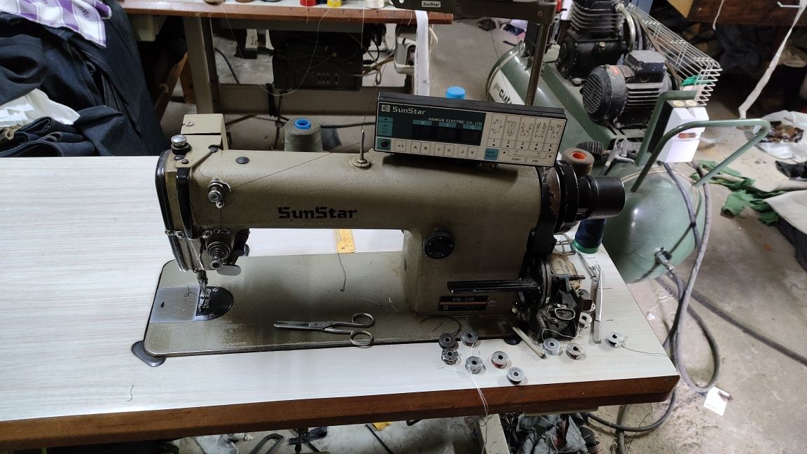 Máquinas costura de uma antiga confecção