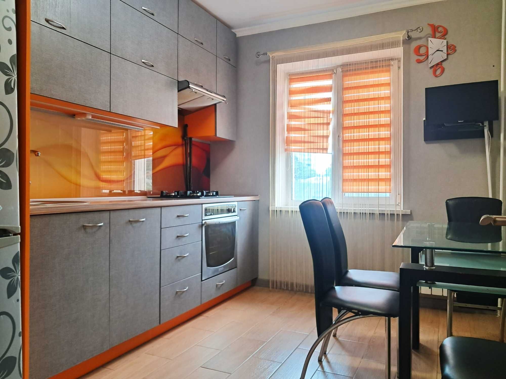 Орендувати 3-кімнатна квартира 
 вул. Кастуся Калиновського, 25, 69 м²