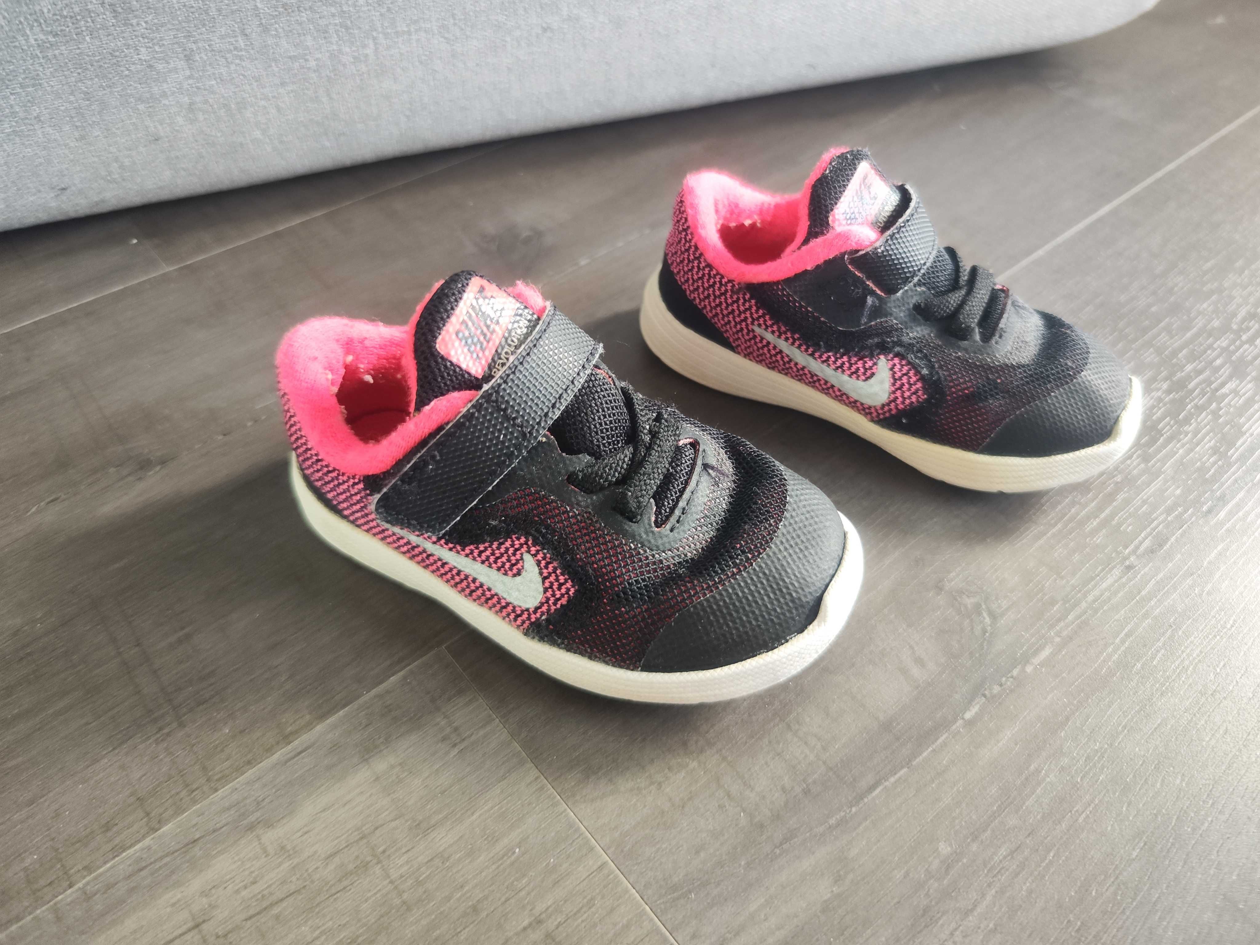 Buty Nike, rozmiar 22