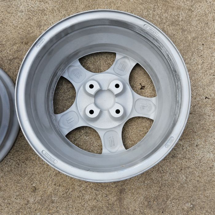 Felgi aluminiowe do peugeot 15cal kultowe wypiaskowane
-60%
1000,00 zł