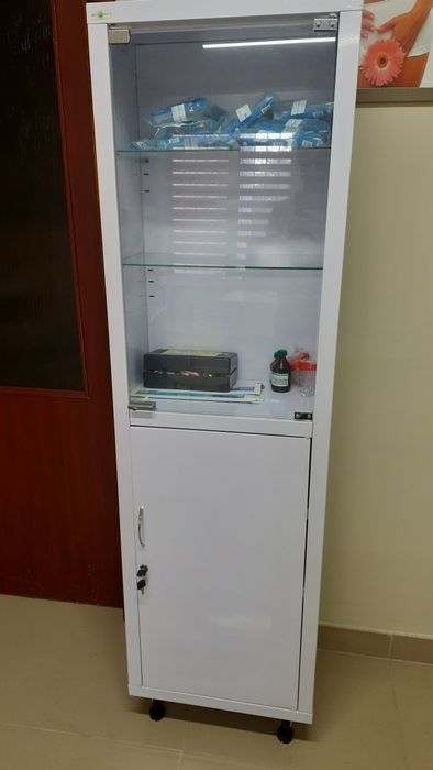 Медична шафа зі склом (металева шафка одностулкова) MD 1 1650 / SG ТМ
