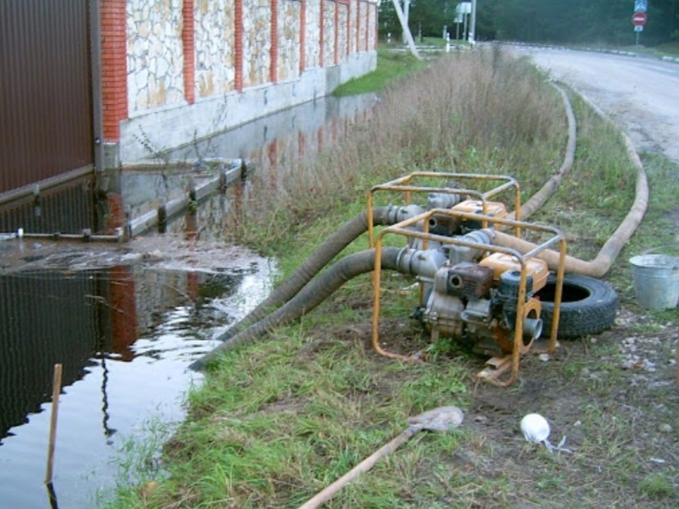 Откачка воды, оренда мотопомпы для грязной и чистой воды. ..