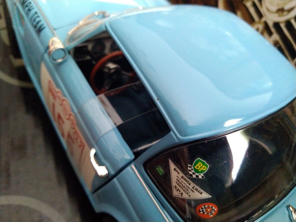 Triumph TR4 1/18