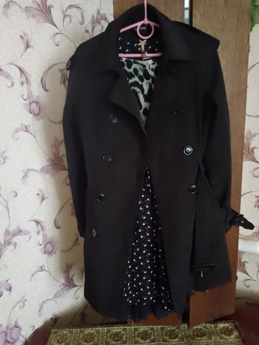 Подарую пальтішко, плащик розмір М стан на вихід