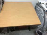 Mesa de escritirio com pes de ferro