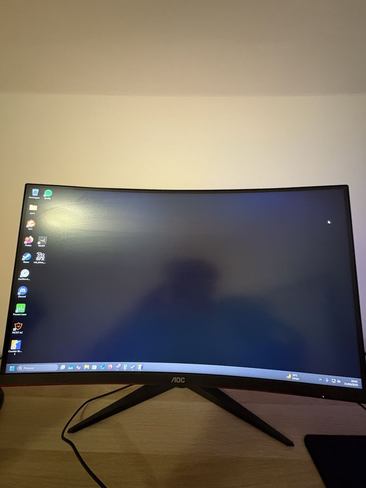 Monitor Gaming Curvo AOC C27G2ZE/BK (27polegadas, 0.5ms, 240hz)