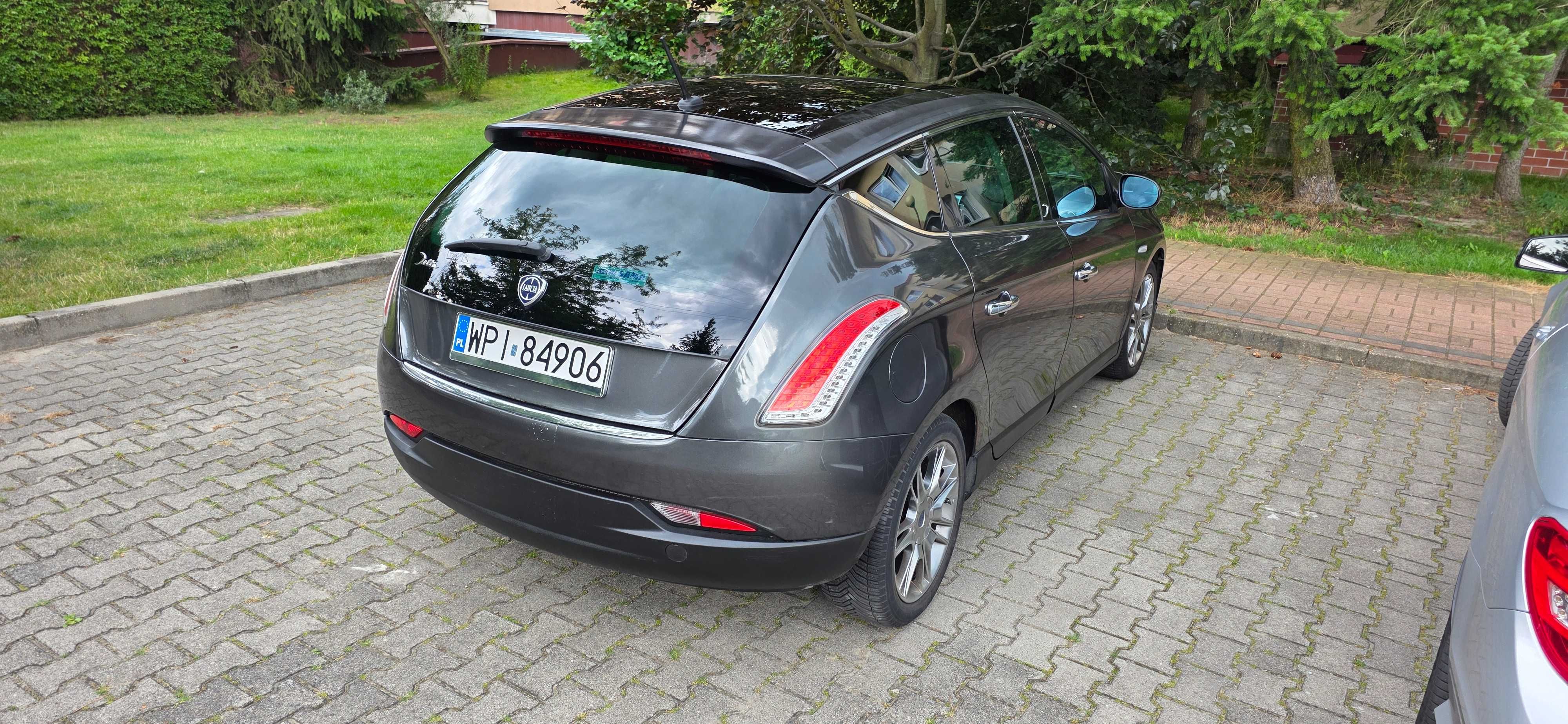Lancia Delta 1.6 diesel, automat, szklany dach, alcantara, duży ekran