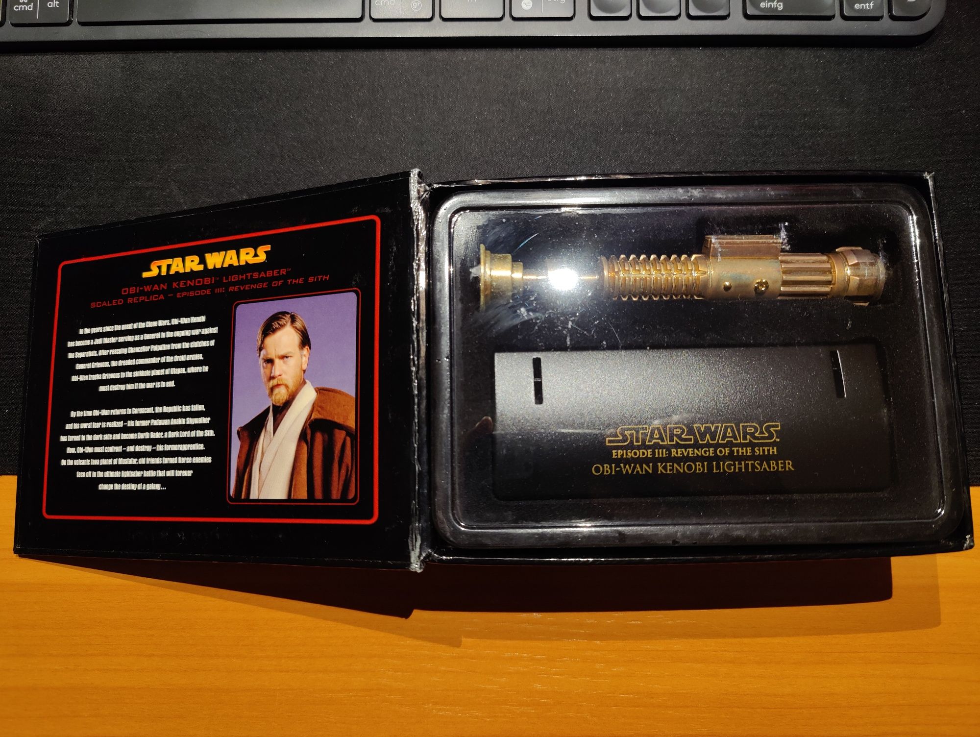 Obi-Wan Kenobi Master Replicas 0.45 Lightsaber (Gold)