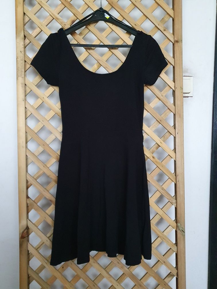 Mała czarna sukienka z krótkim rękawem,H&M