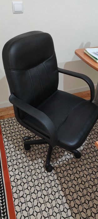 Secretária de canto com módulo de gavetas + cadeira (oferta)