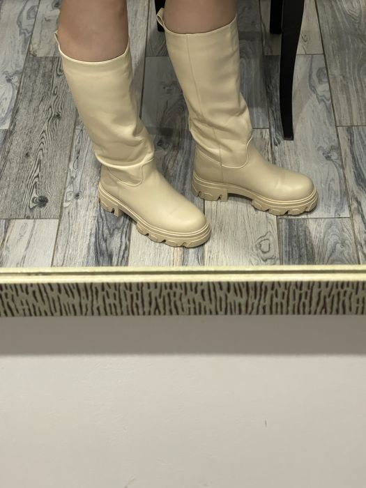 Бежеві сапоги весна/осінь 38 розміру