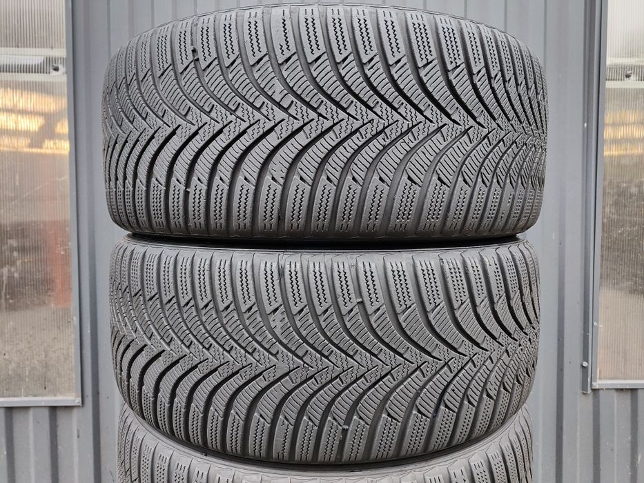225/45/17 Hankook Winter Icept RS2 komplet