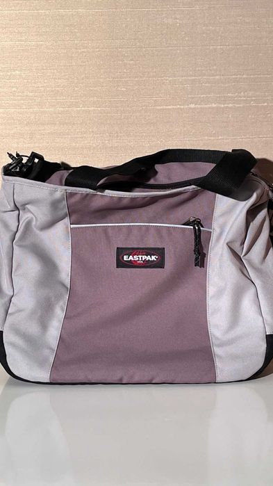 Saco Eastpak a tiracolo para portátil
