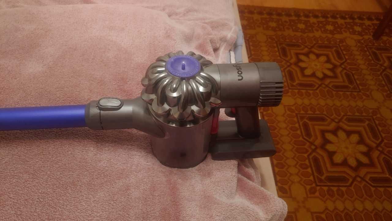 Odkurzacz bezprzewodowy, akumulatorowy Dyson V6