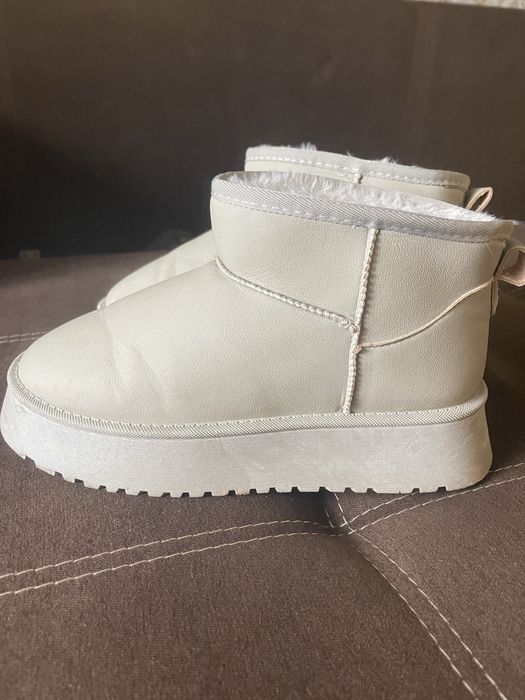 Уггі  бежеві жіночі з еко-шкіри