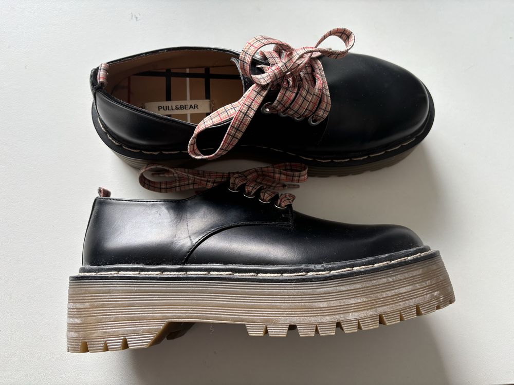 Buty Pull&Bear 37 czarne platforma półbuty mokasyny sznurowane