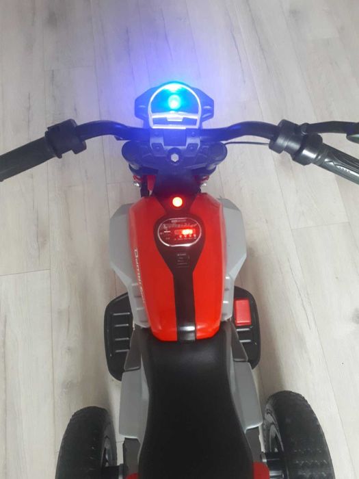 Мотоцикл на акумуляторі