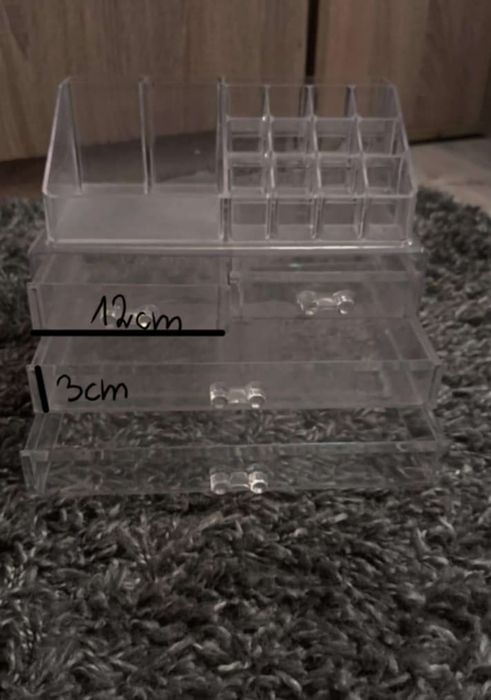 Przeźroczysta toaletka