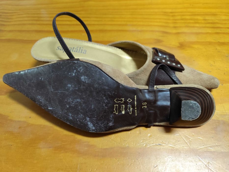 Sapato em camurça e couro como novo