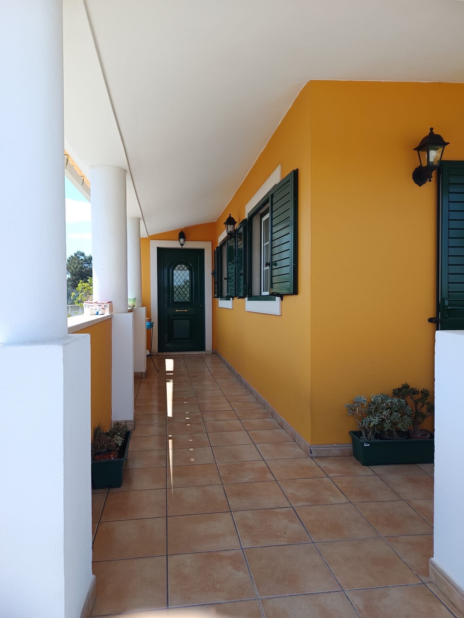 Moradia isolada térrea com terreno de 2125m2