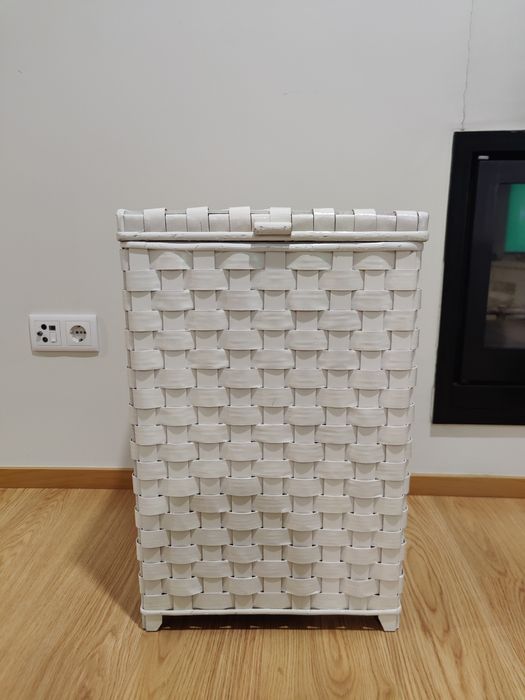 Cesto da roupa branco