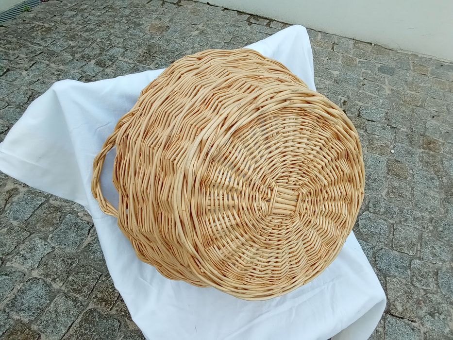 Cestas em palha redondas