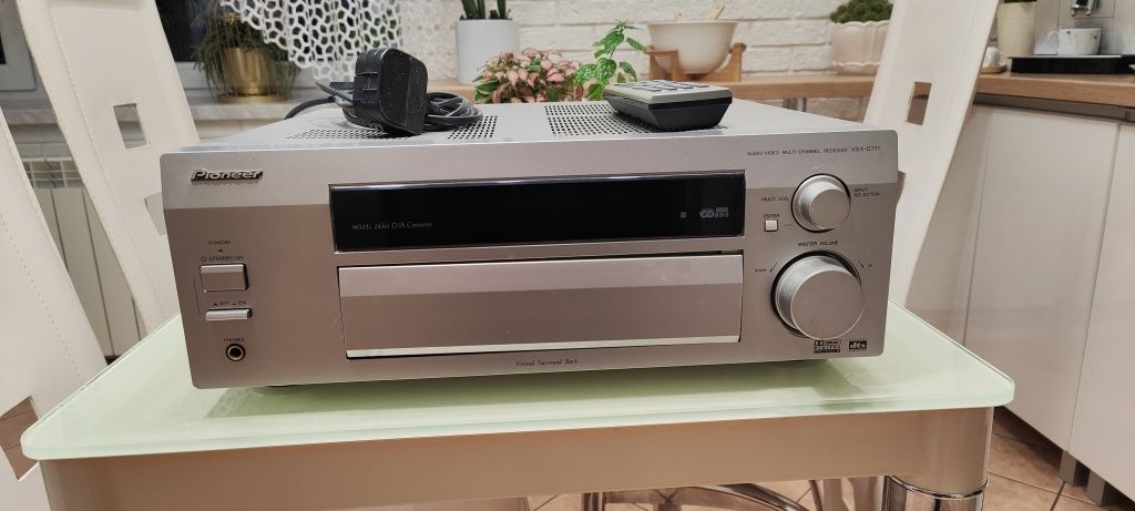 Amplituner stereo i kina domowego Pioneer VSX-D711. Mocny z pilotem