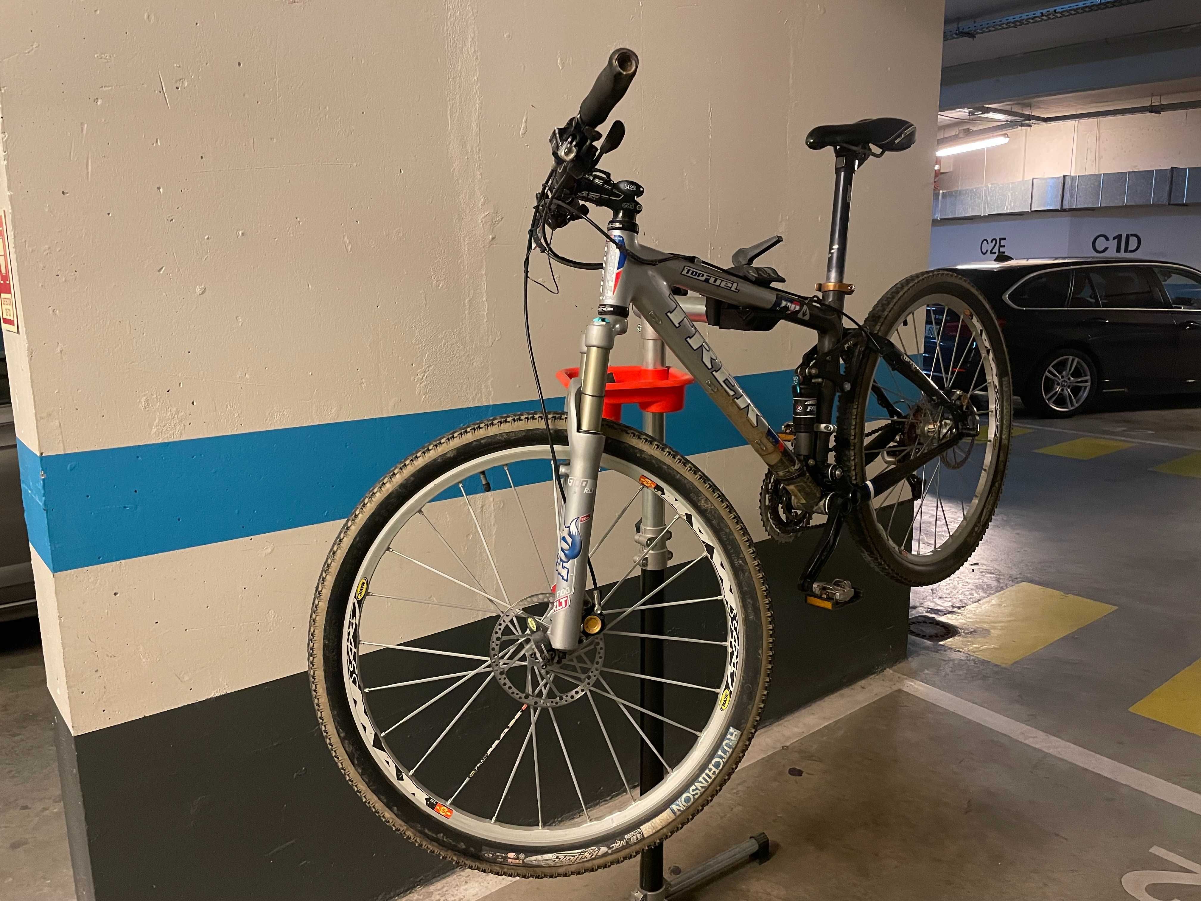 Bicicleta Trek BTT quadro carbono