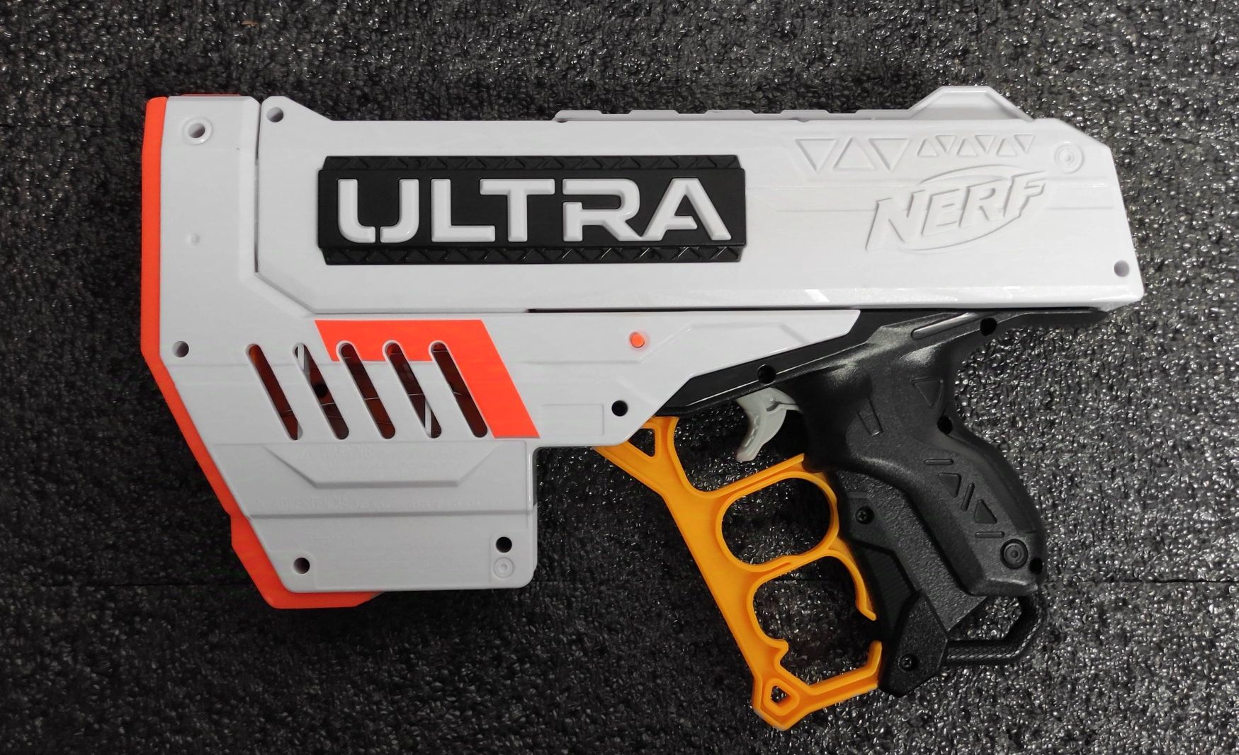Duży pistolet, wyrzutnia Nerf z serii ULTRA + strzałki