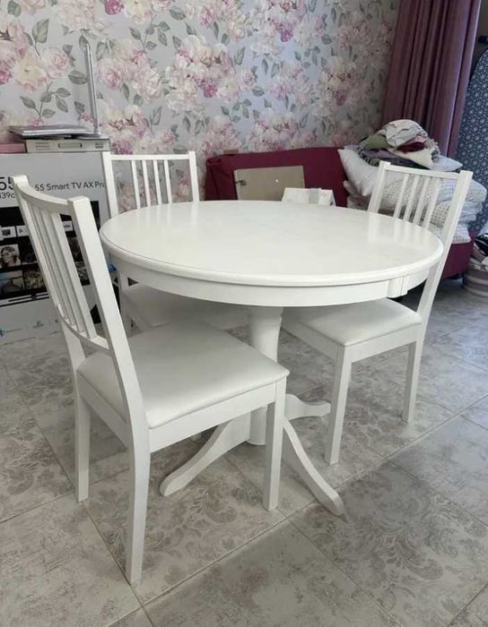 Кухонный стол и стулья