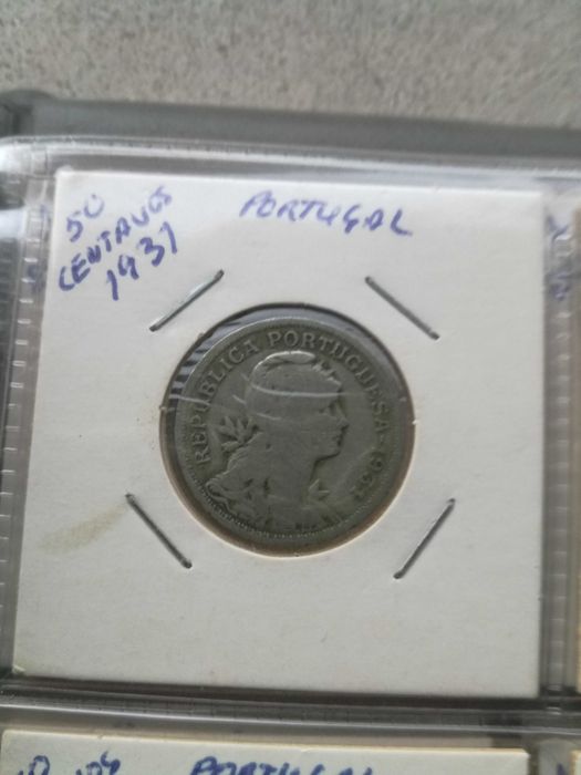 Vendo moedas portuguesas de 50 centavos.