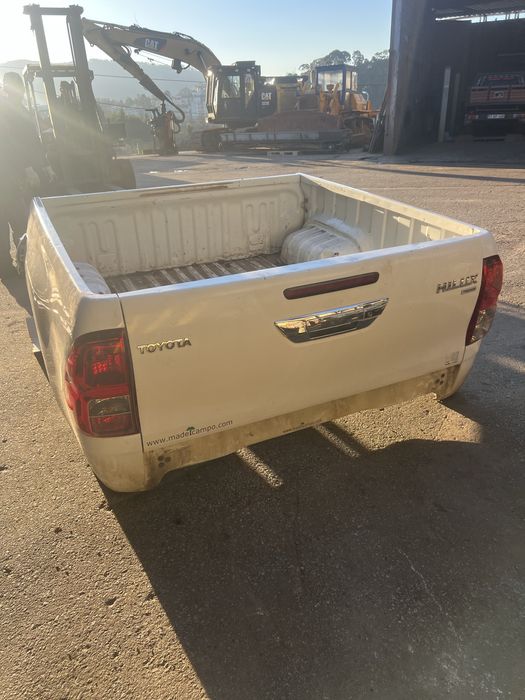 Toyota hilux traker caixa metalica