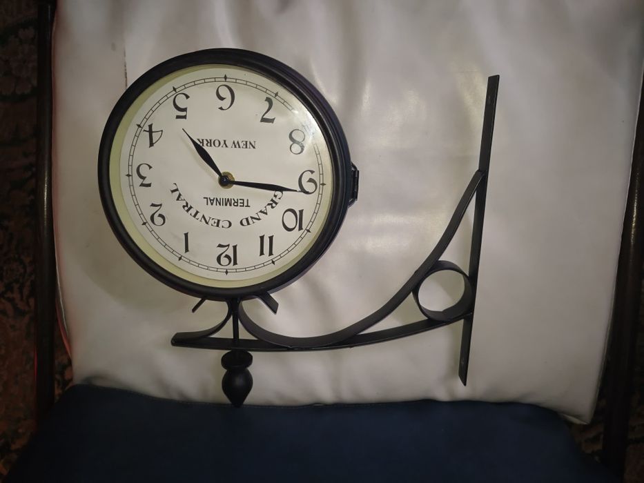 Zegar dworcowy obustronny